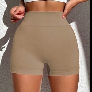 FOREVER 21+ POWER SEAMLESS SHORTS - PINE SIZE 0X/1X (NEW WITH TAGS)